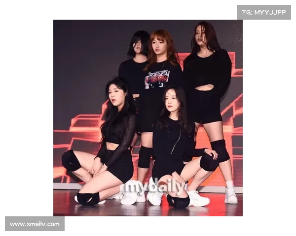 韩国女团Apink吴夏荣现场助阵巴萨对阵首尔比赛 引爆球迷热情 韩国女团Apink吴夏荣现场助阵巴萨对阵首尔比赛 引爆球迷热情